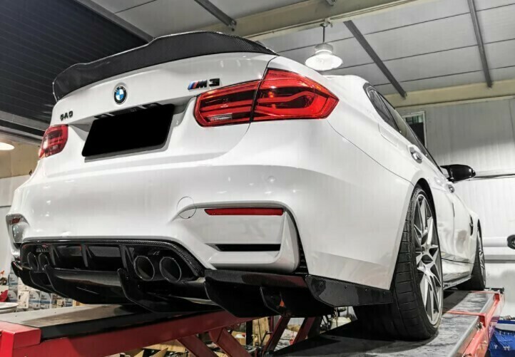 2014-2018 BMW F80 M3 / F82 F83 M4 VR Style Difusor trasero de fibra de carbono Undertray