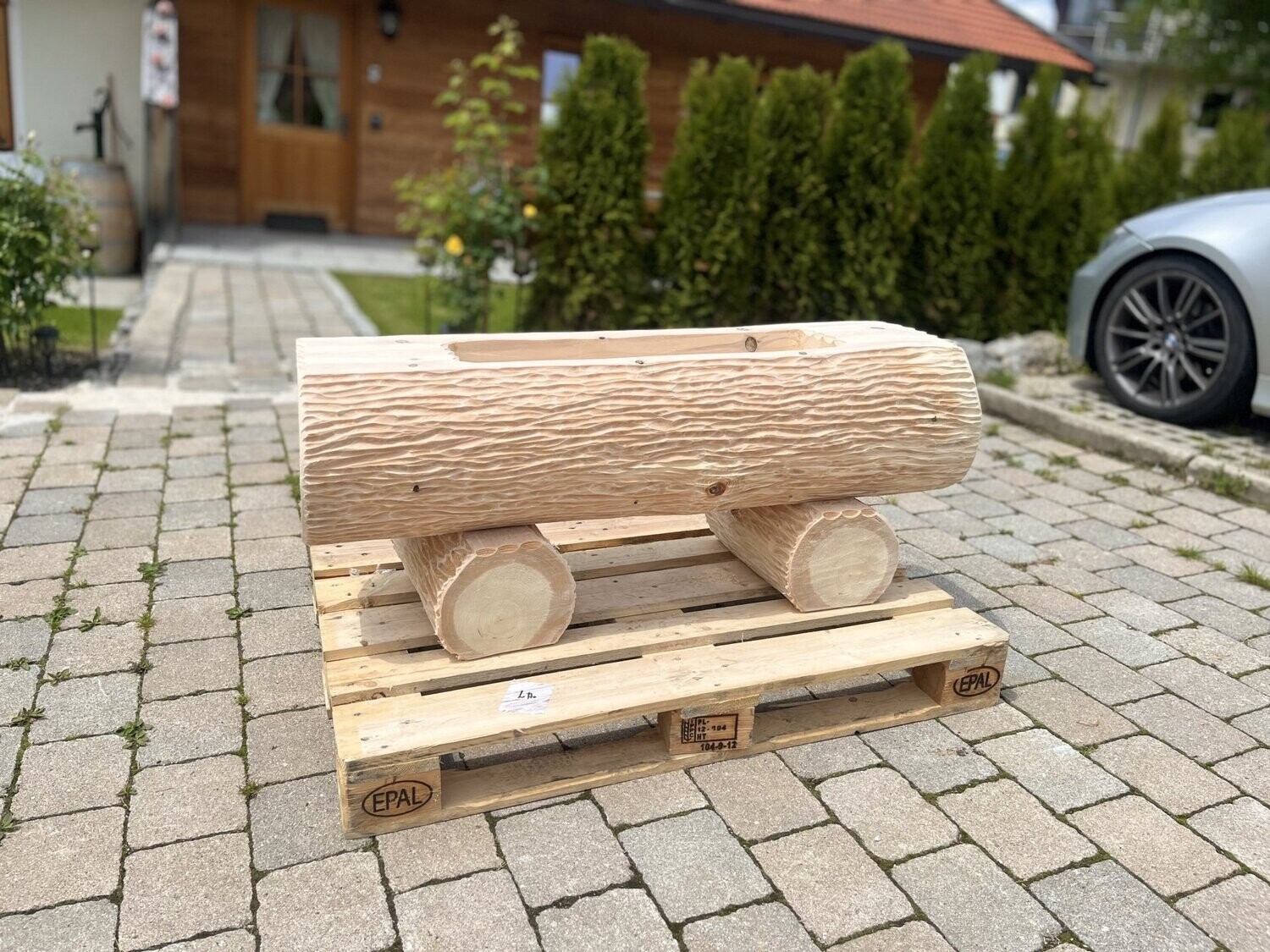 Holzbrunnen ,,Wallberg" Baumstammbrunnen aus Tannenholz strukturiert