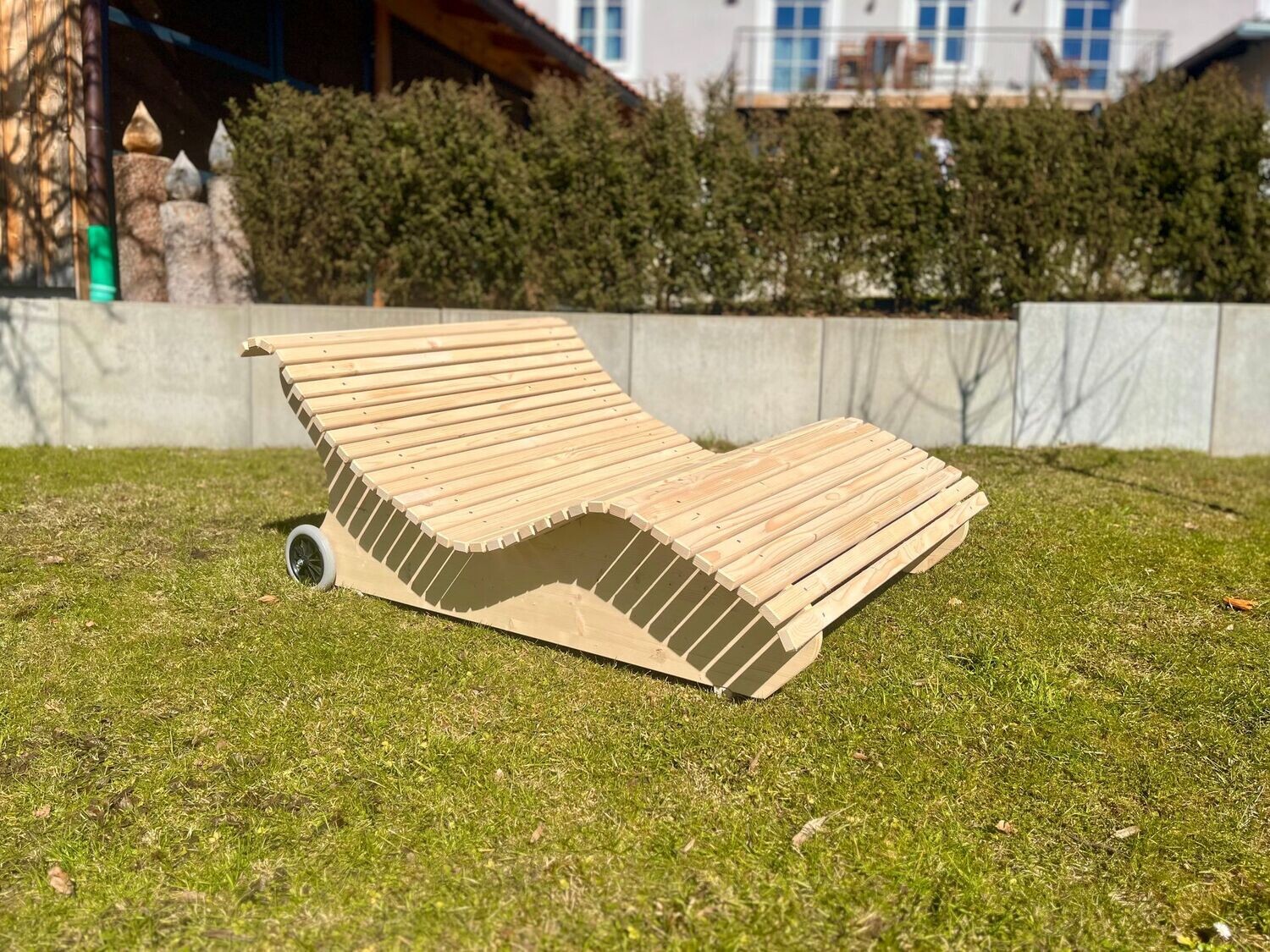 Himmelsliege ,,Hintersee" Gartenliege aus Fichtenholz mit Rädern