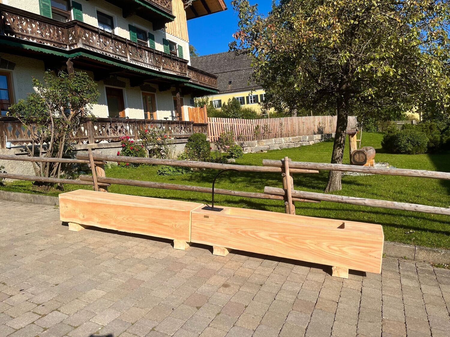 Holzbrunnen ,,Krottenkopf" eckiger Holztrog Lärche mit Sitzbank und Brunnenbogen