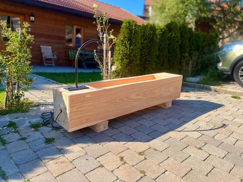 Holzbrunnen ,,Buchstein" eckiger Holztrog Lärche mit Brunnenbogen