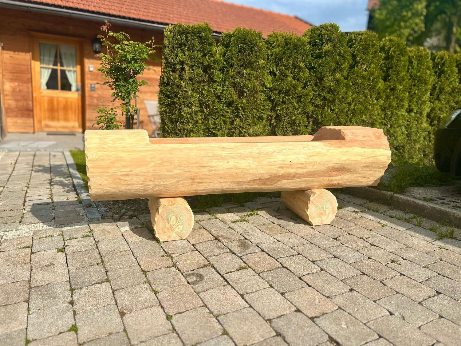 Holzbrunnen ,,Bodenschneid" Brunnentrog Lärche Seiten abgeflacht
