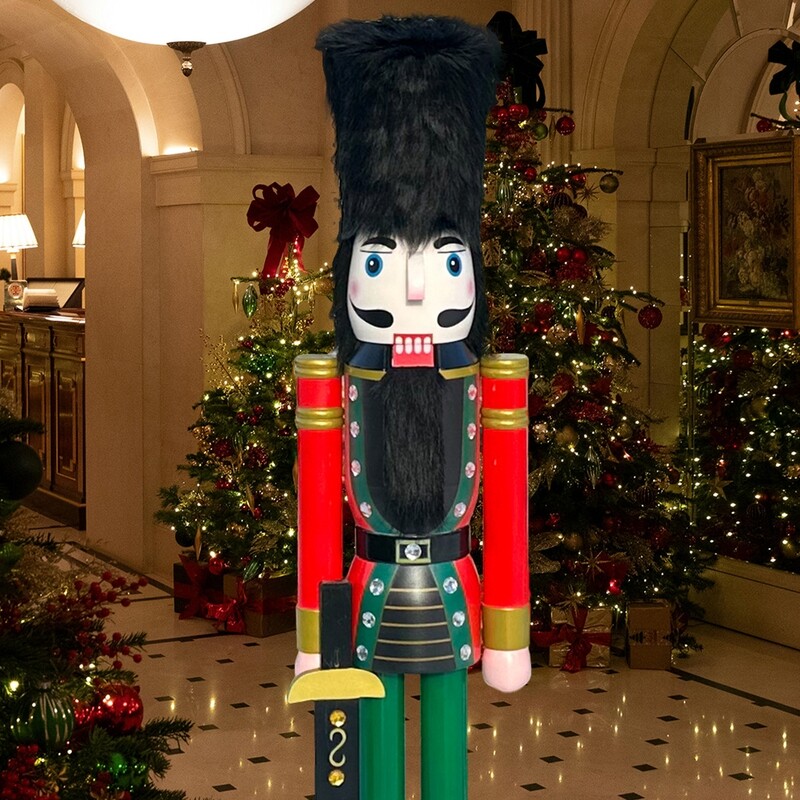 Red nutcracker soldier with scimitar K06