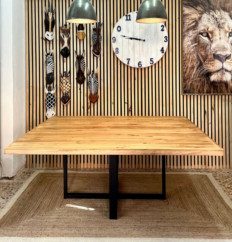 Mesa de comedor cuadrada 039