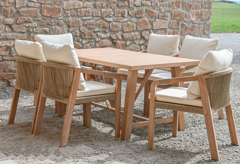 Mesa y sillas para exterior 001