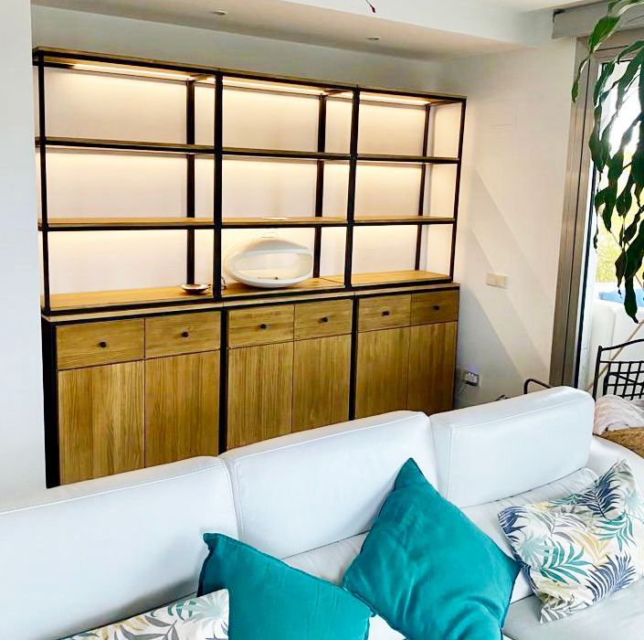 Estantería de madera y hierro 001