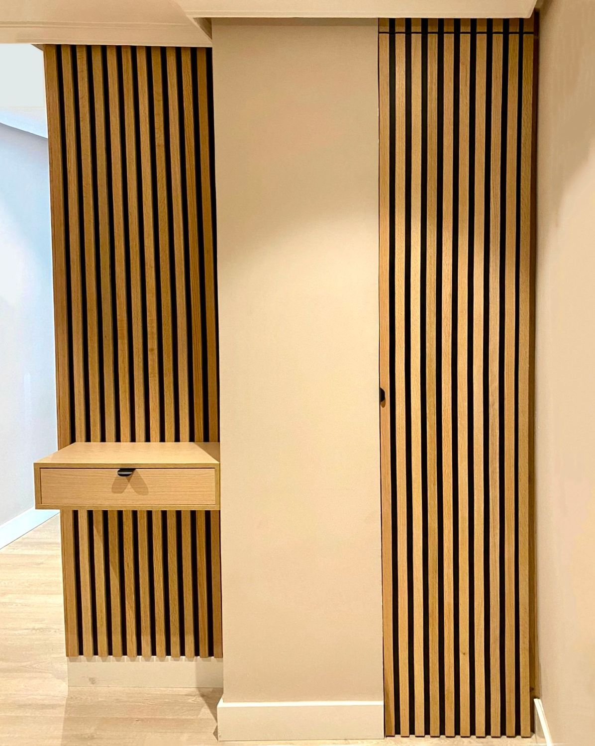 Recibidor con panel, cajón y armario 003