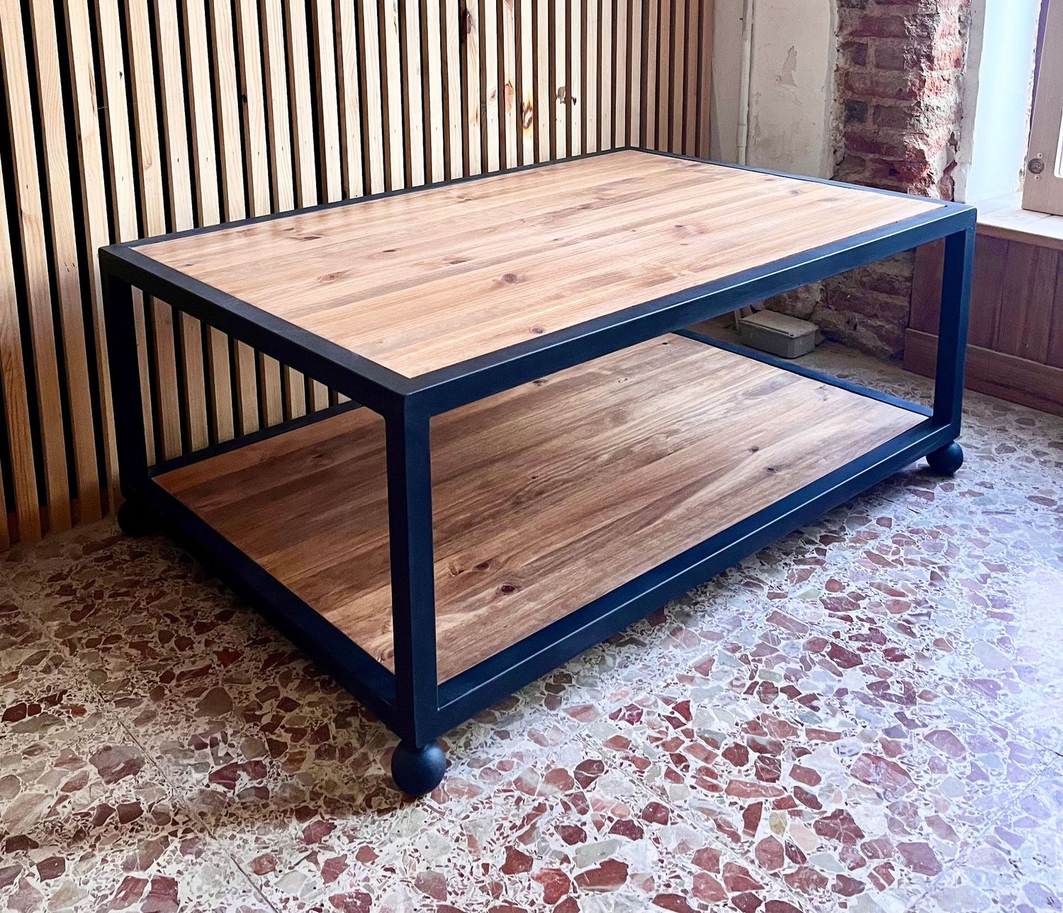 Mesa de centro de madera y hierro 01