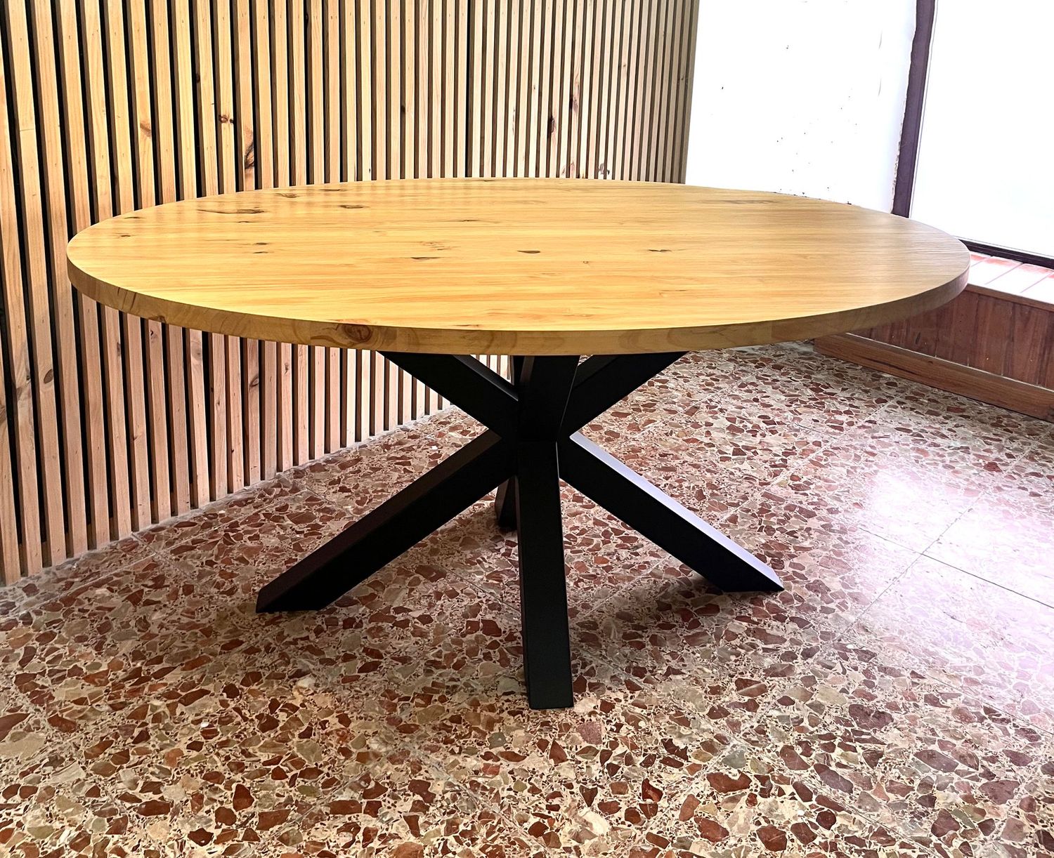 Mesa de comedor ovalada 016