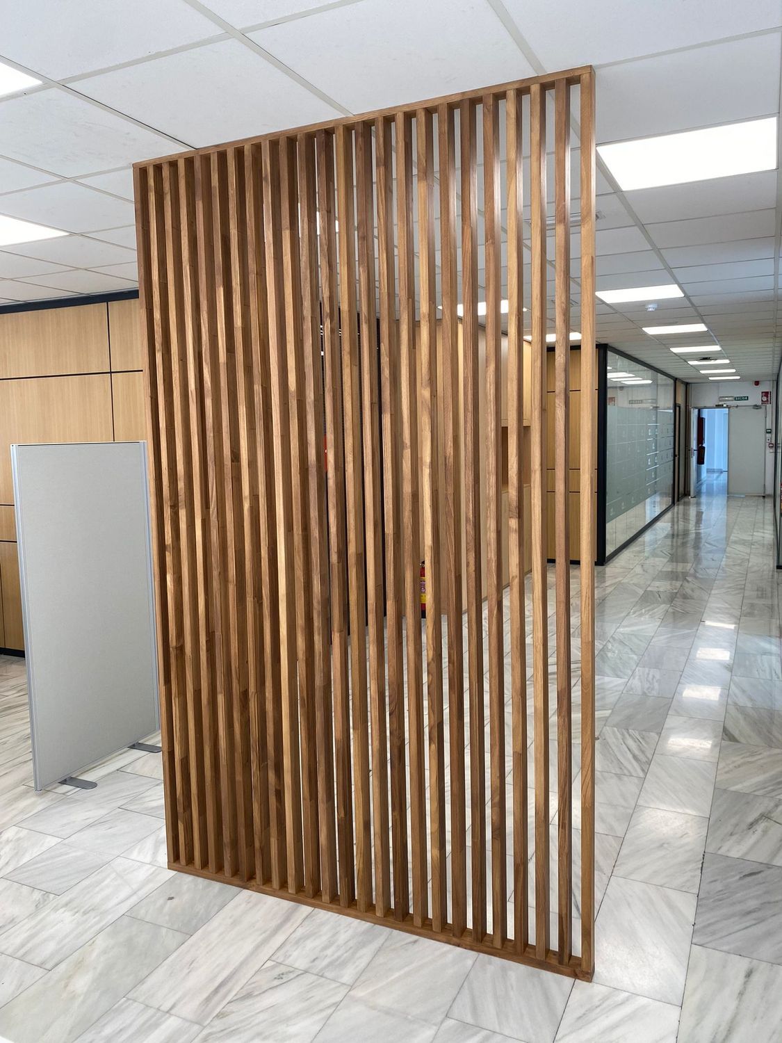 Separador de ambiente para oficinas 018