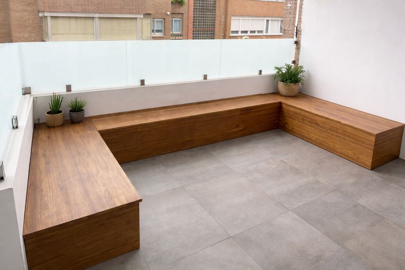 Banco esquinero para exterior 017