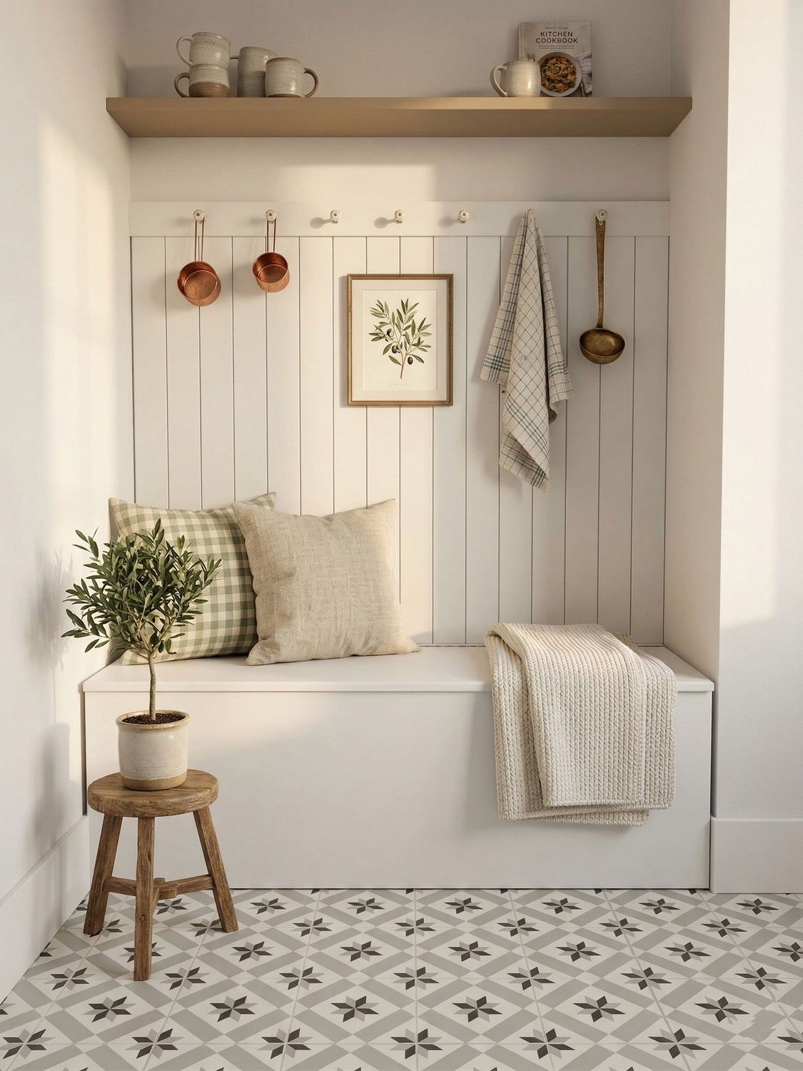 Banco con almacenaje y panel decorativo con colgadores 012