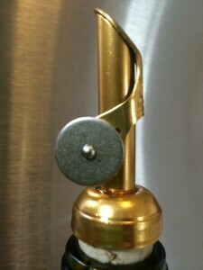 Self Closing Pour Spout