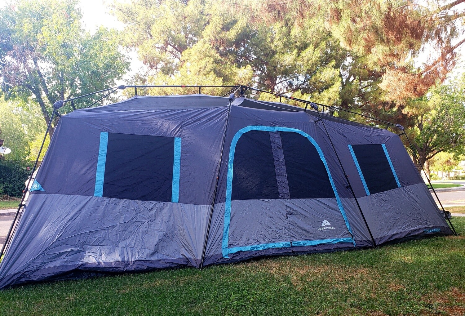 12 Person Instant-up Dark Cabin Tent