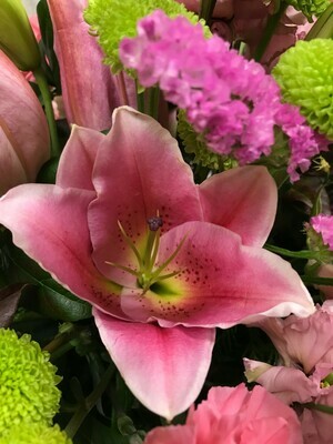 Presentation Bouquet Mixed Flowers Medium