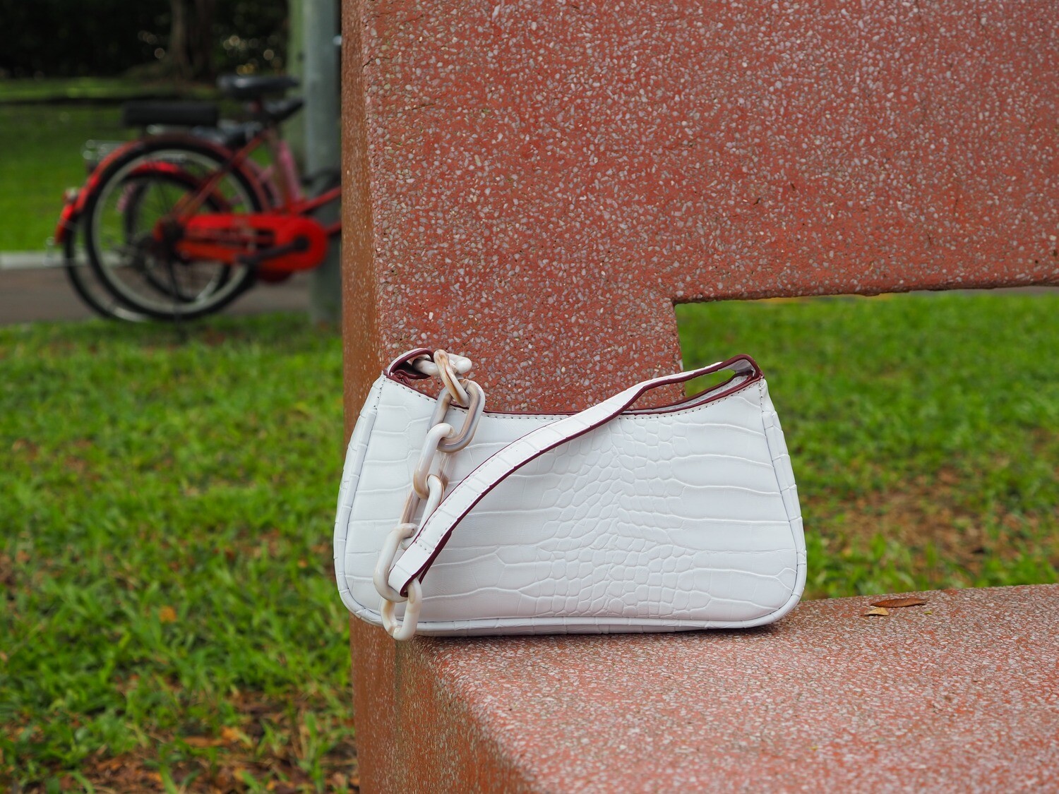 Chain Baguette Bag - WHITE