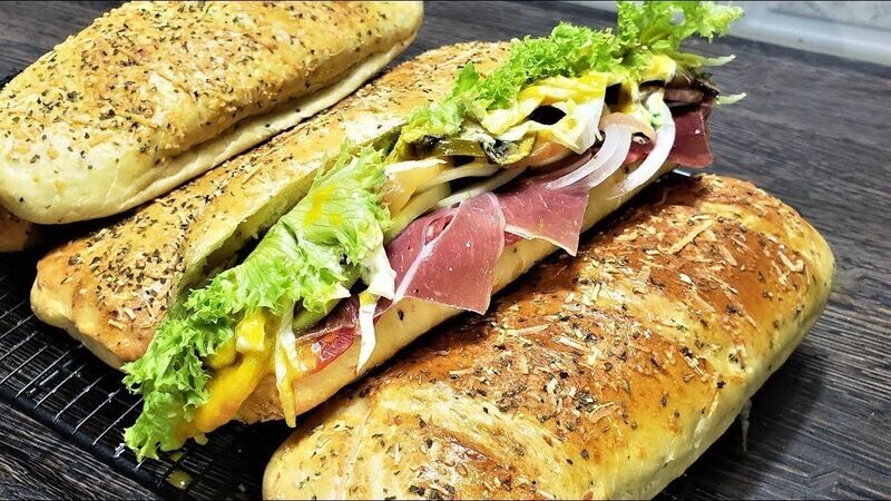SANDWICH JAMON AHUMADO FINAS HIERBAS