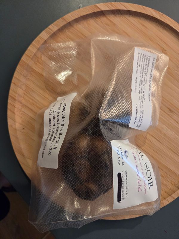 Sachet de 2 têtes d'ail noir, issu d'ail blanc de Lomagne