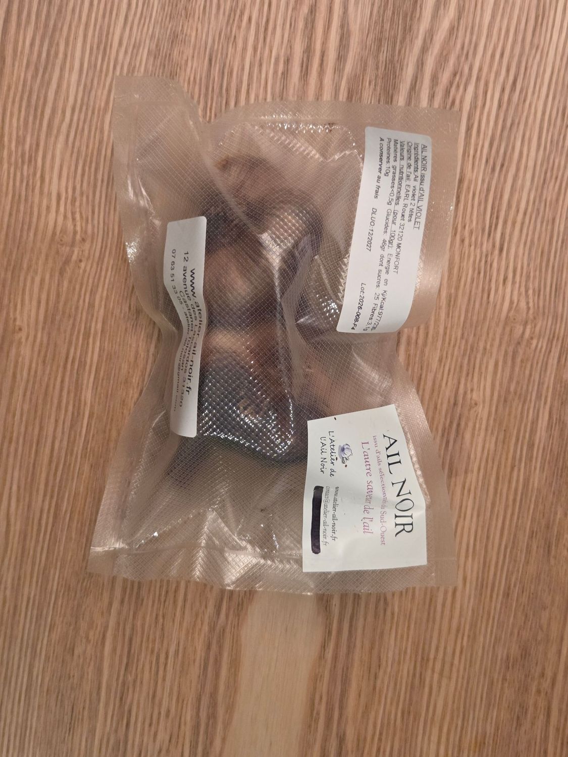 Sachet de 2 têtes d'ail noir, issu d'ail violet région Cadours Sachet de 2 têtes d'ail noir, issu d'ail violet région Cadours