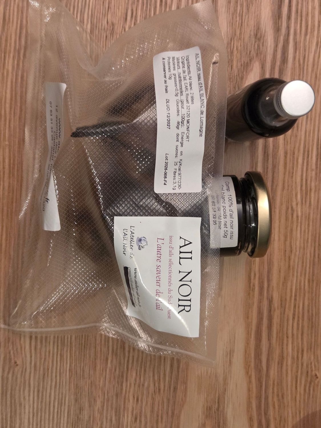 Découverte : sachet de 2 têtes d'ail noir issu d'ail blanc + 1 bocal de 50g de pâte d'ail noir au naturel issu d'ail blanc + 1 bouteille de 50ml de jus d'ail noir issu d'ail blanc . Découverte : sachet de 2 têtes d'ail noir issu d'ail blanc + 1 bocal de 50g de pâte d'ail noir au naturel issu d'ail blanc + 1 bouteille de 50ml de jus d'ail noir issu d'ail blanc .