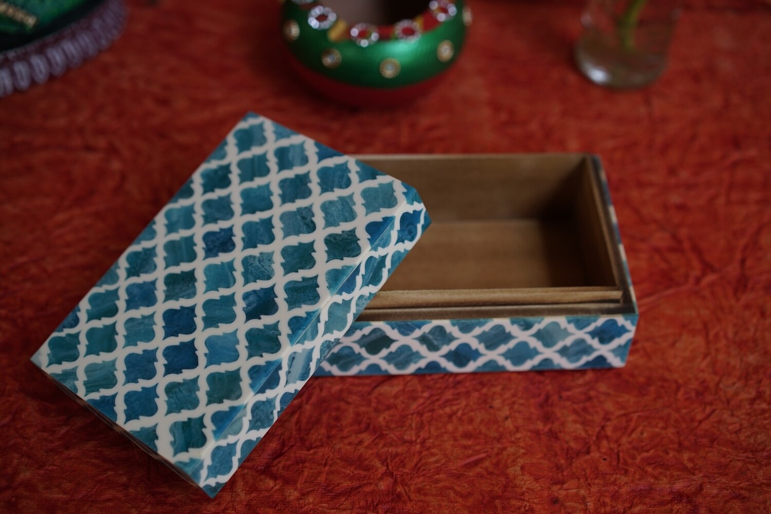 Handcrafted Resin Box – Elegant Storage with Purpose Handcrafted Resin Box – Elegant Storage with Purpose, Size: Large