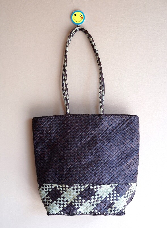 Screw Pine Hand Bag Brown