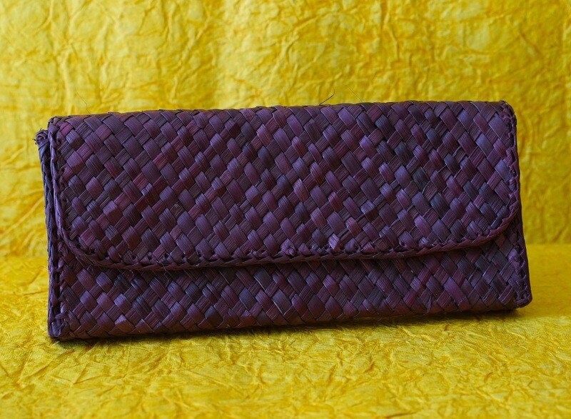Hana Screwpine Hand Purse