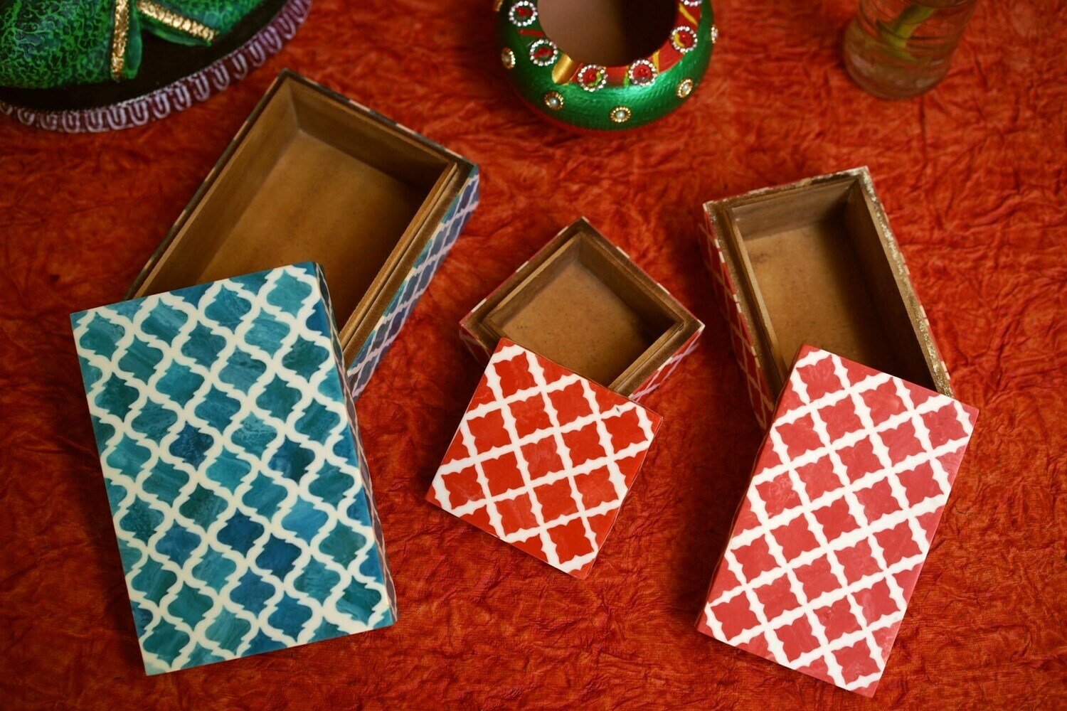 Handcrafted Resin Box – Elegant Storage with Purpose Handcrafted Resin Box – Elegant Storage with Purpose