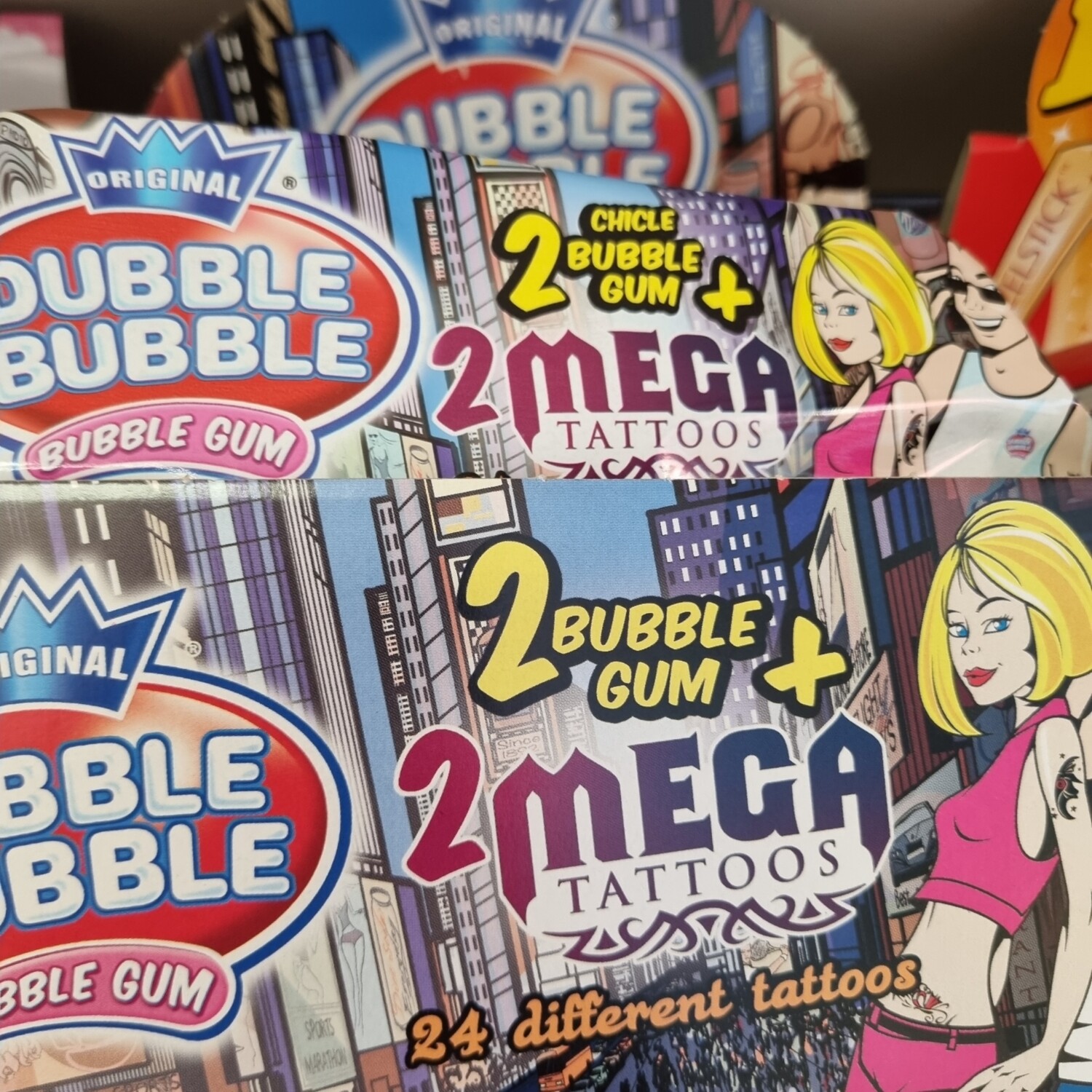 2 bubble gum met tattoos