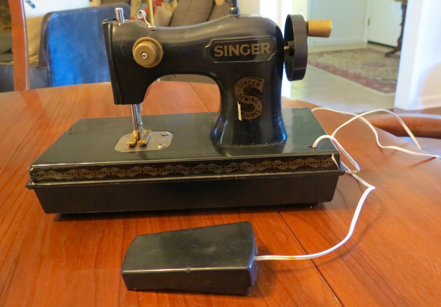 Vintage Singer Sewing Machine
Toy Black Plastic Battery Operated