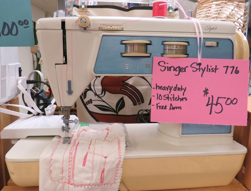 ​Sewing Machine: Singer Stylist 776