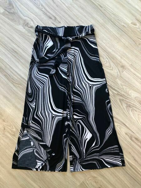 Black and White Ankle Pant with Side Slit