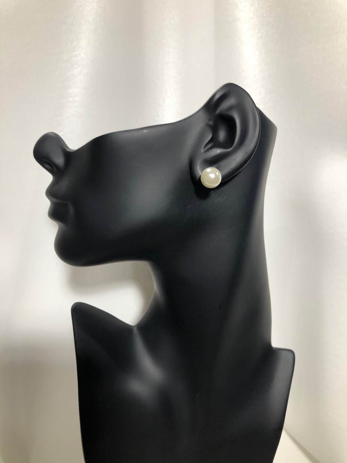 Cream 3/8 Pearl Stud