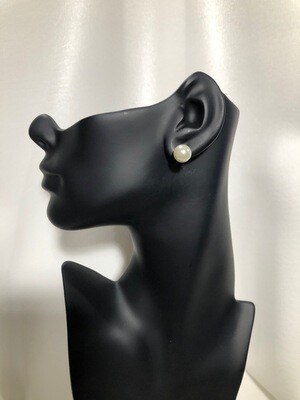 Cream 3/8 Pearl Stud
