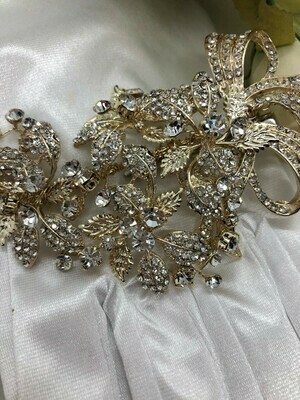 Gold Leaf Crystal Bow Detail Hair Clip