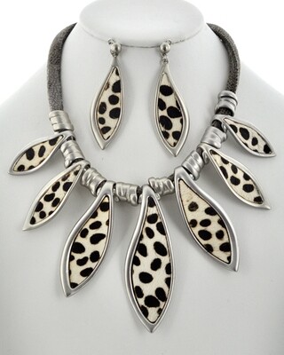 Black White Animal Print Statement Set