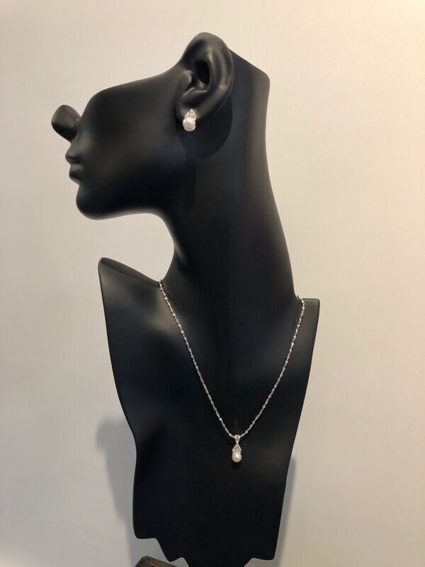 Delicate Cubic Zirconia/Pearl Necklace Set