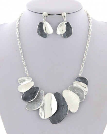 Silver/Dark Grey Hammered Necklace & Earring Set