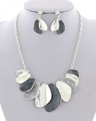 Silver/Dark Grey Hammered Necklace &amp; Earring Set