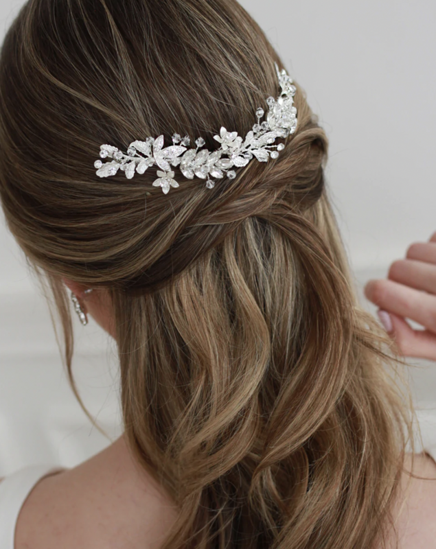 Classic Modern Floral Flair Hair Vine