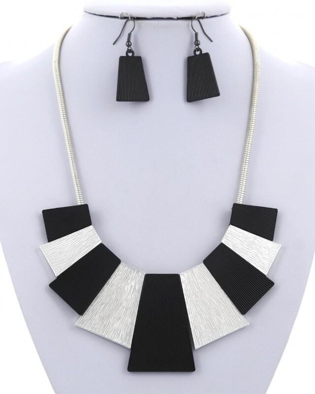 Black/Silver Metal Graduating Necklace &amp; Earring Set