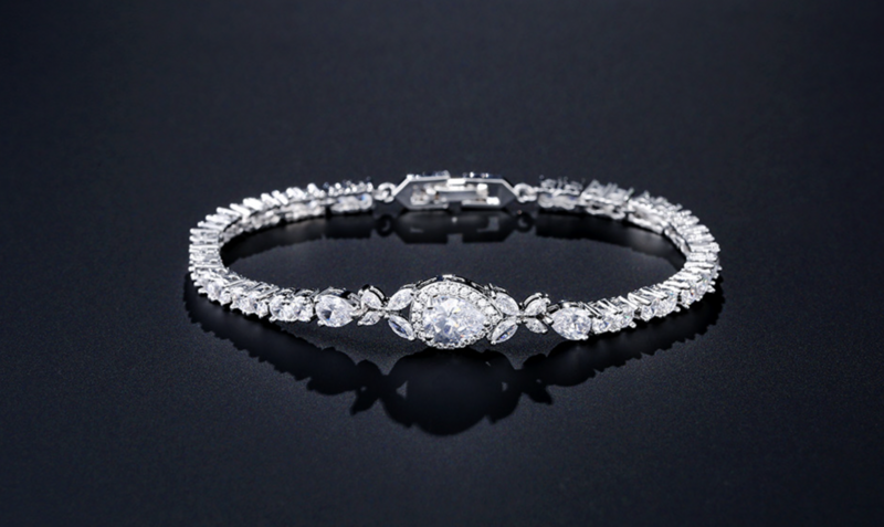 Round AAA CZ Bracelet/Halo Water Drop Center