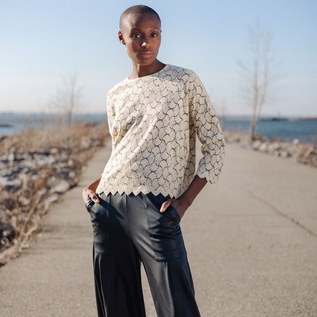 Fan Print Light Sweater Knit Scalloped Hem