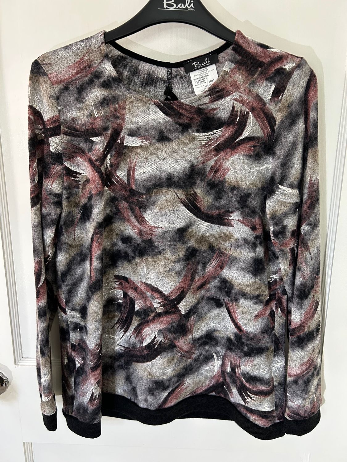 Beautiful Burgundy/Black/Grey Swirl Light Sweater