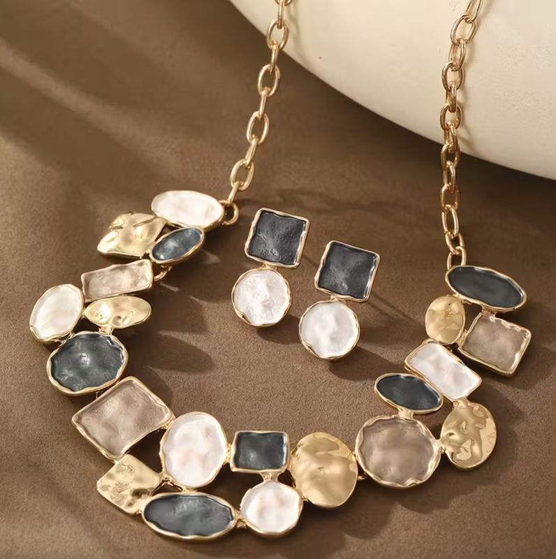 Beige Tone/Gold Geometric Shape Necklace Set