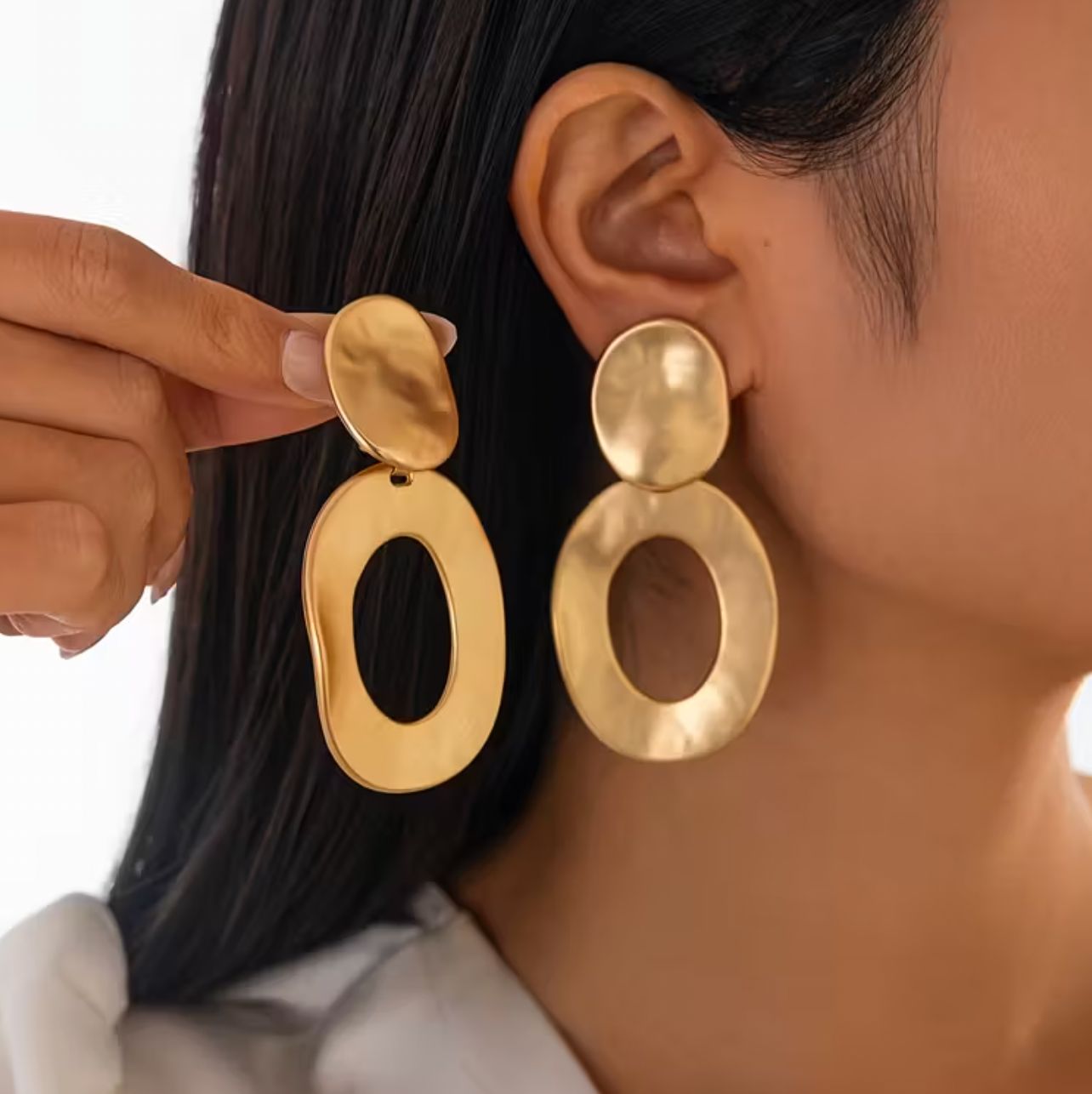 Brushed Gold Exquisite Round Dangle Earring Brushed Gold Exquisite Round Dangle Earring