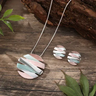 Multi Color Geometric Round Pendant Necklace Set