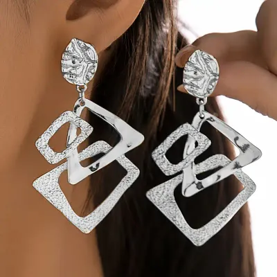 Hammered Texture Irregular Interlocking Earrings Hammered Texture Irregular Interlocking Earrings