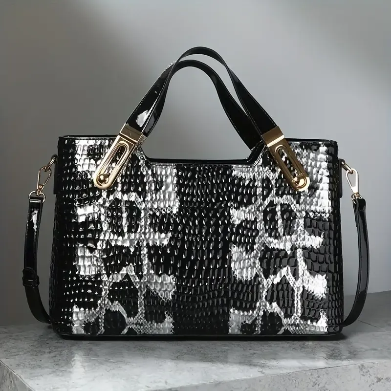 Glossy Black & Silver Luxurious Snakeskin Handbag Glossy Black & Silver Luxurious Snakeskin Handbag