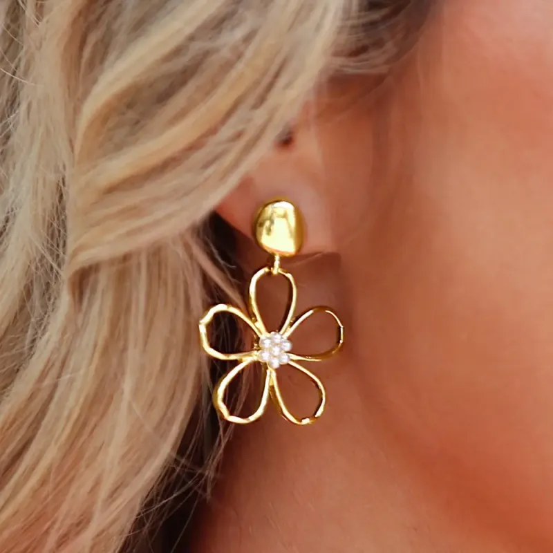 Gold Vintage Open Flower Pearl Decor Stud Earring
